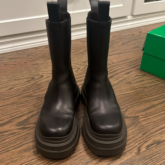 Authentic Bottega Veneta Lug tire boot - Picture 3 of 13